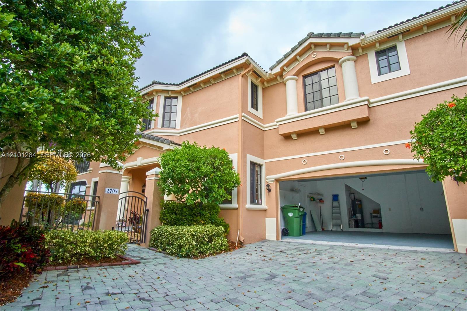 2707 Center Ct Dr # 15, Weston FL 33332 photo 2