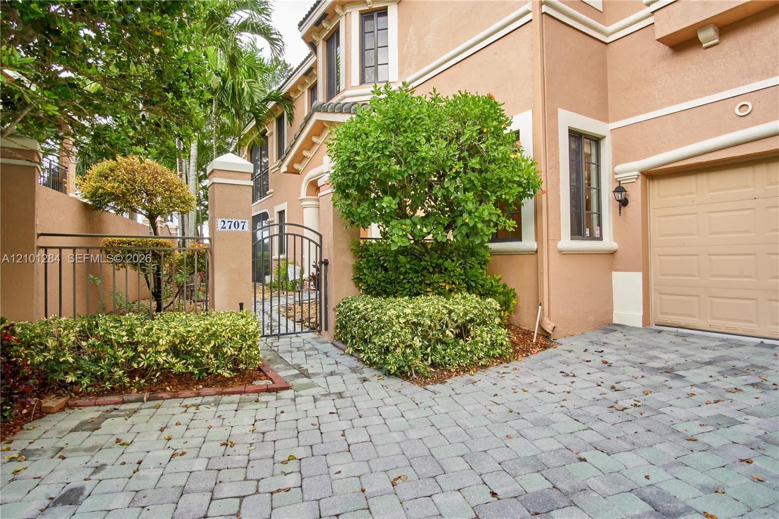 2707 Center Ct Dr # 15, Weston FL 33332 photo 3