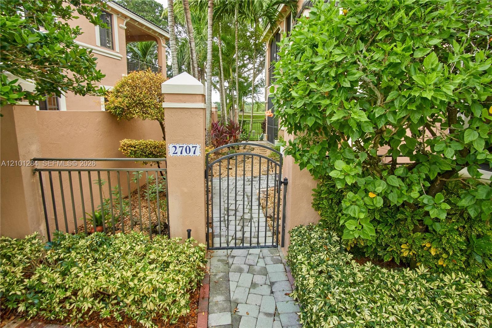 2707 Center Ct Dr # 15, Weston FL 33332 photo 4