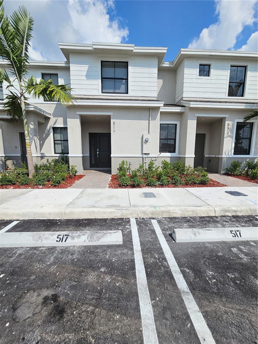 517 NE 15th St, Florida City FL 33034 photo 2