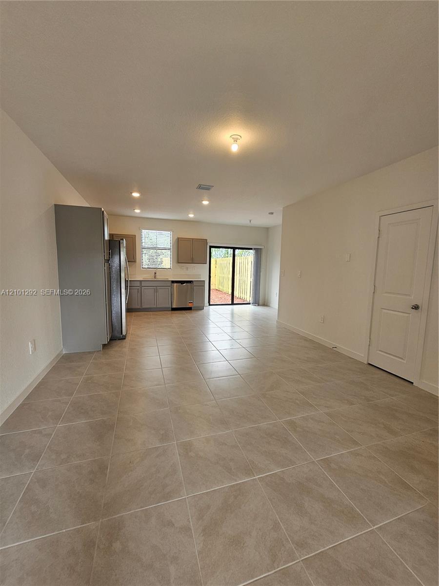 517 NE 15th St, Florida City FL 33034 photo 3