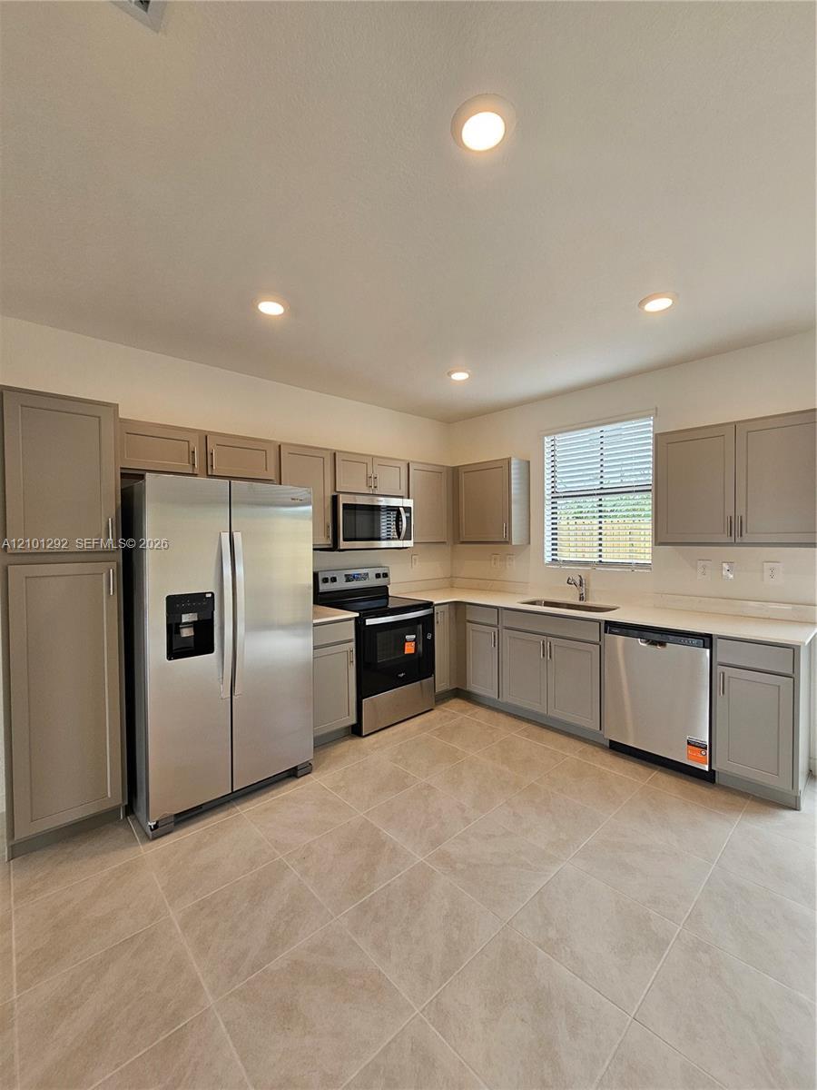 517 NE 15th St, Florida City FL 33034 photo 4