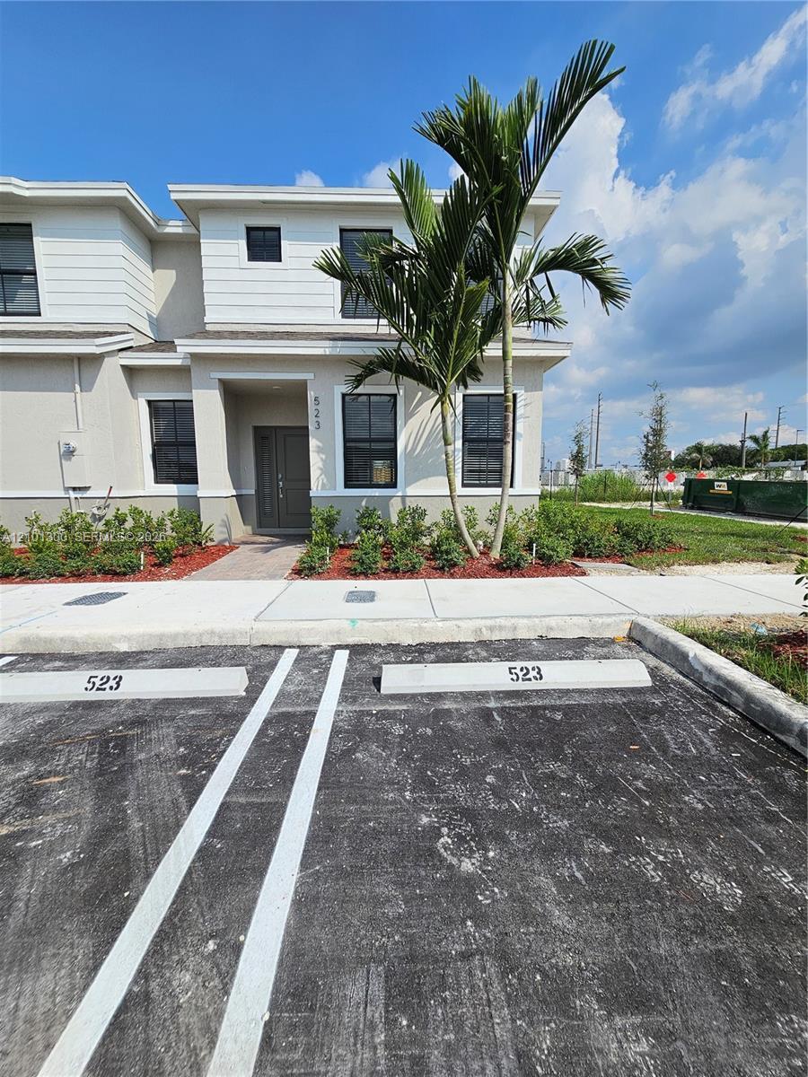 523 NE 15th St, Florida City FL 33034 photo 2