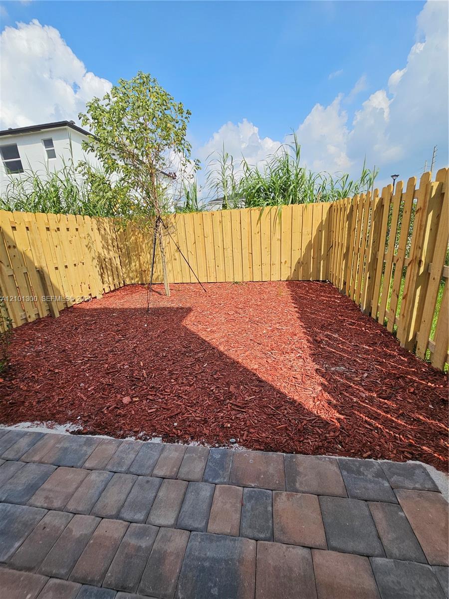 523 NE 15th St, Florida City FL 33034 photo 5