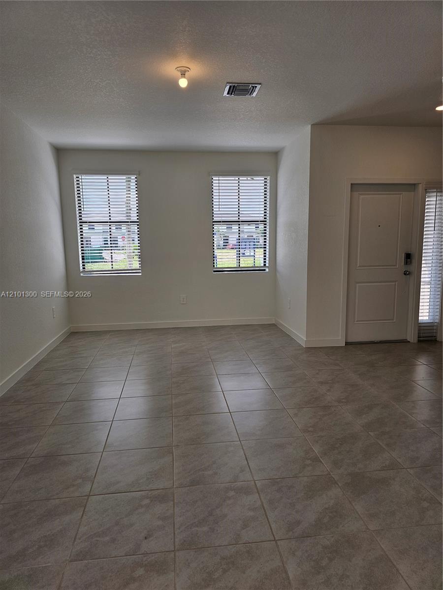 523 NE 15th St, Florida City FL 33034 photo 4