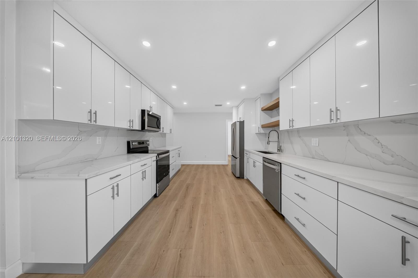 7020 Bamboo St, Miami Lakes FL 33014 photo 5