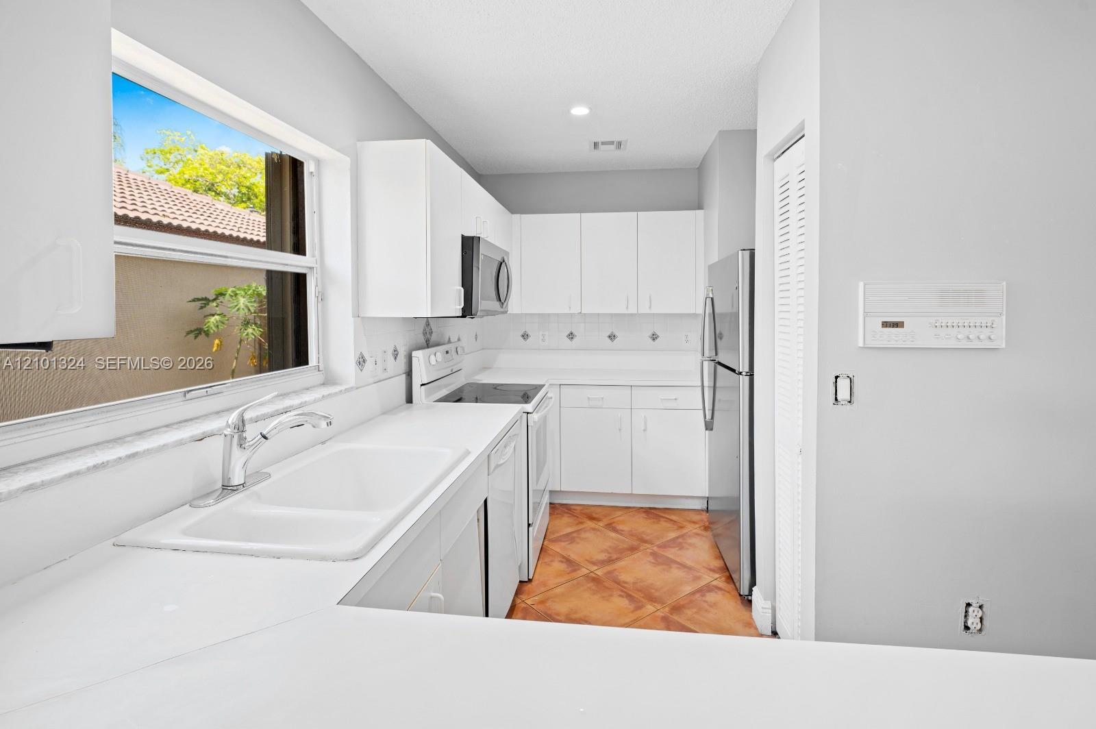 14613 SW 155th Pl, Miami FL 33196 photo 5