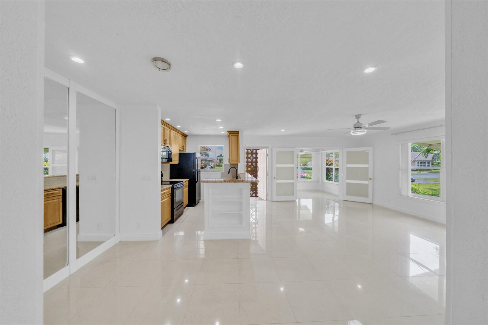 1360 SE High Point Way SE # A, Delray Beach FL 33445 photo 2