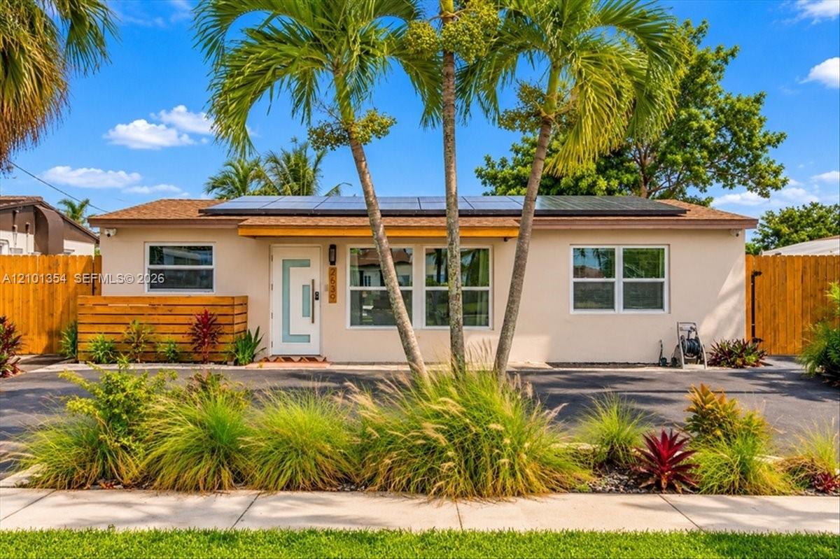 2639 Sherman St, Hollywood FL 33020 photo 2