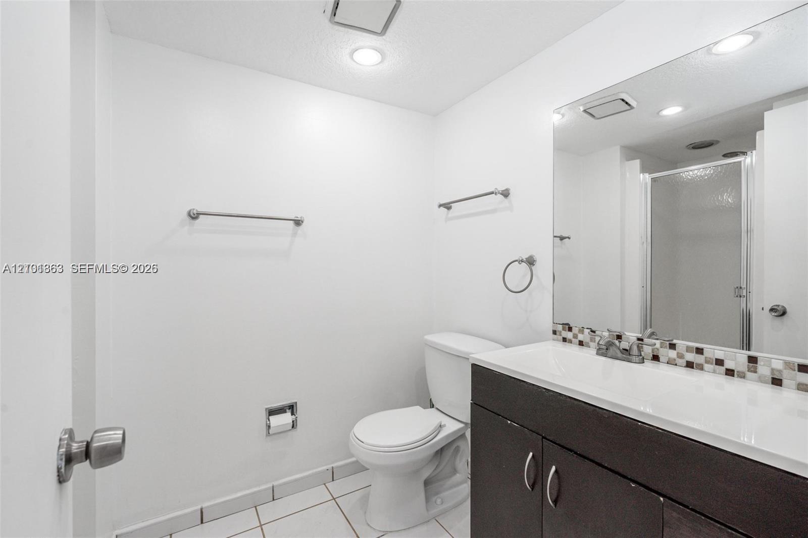 9411 Fontainebleau Blvd # 25, Miami FL 33172 photo 3