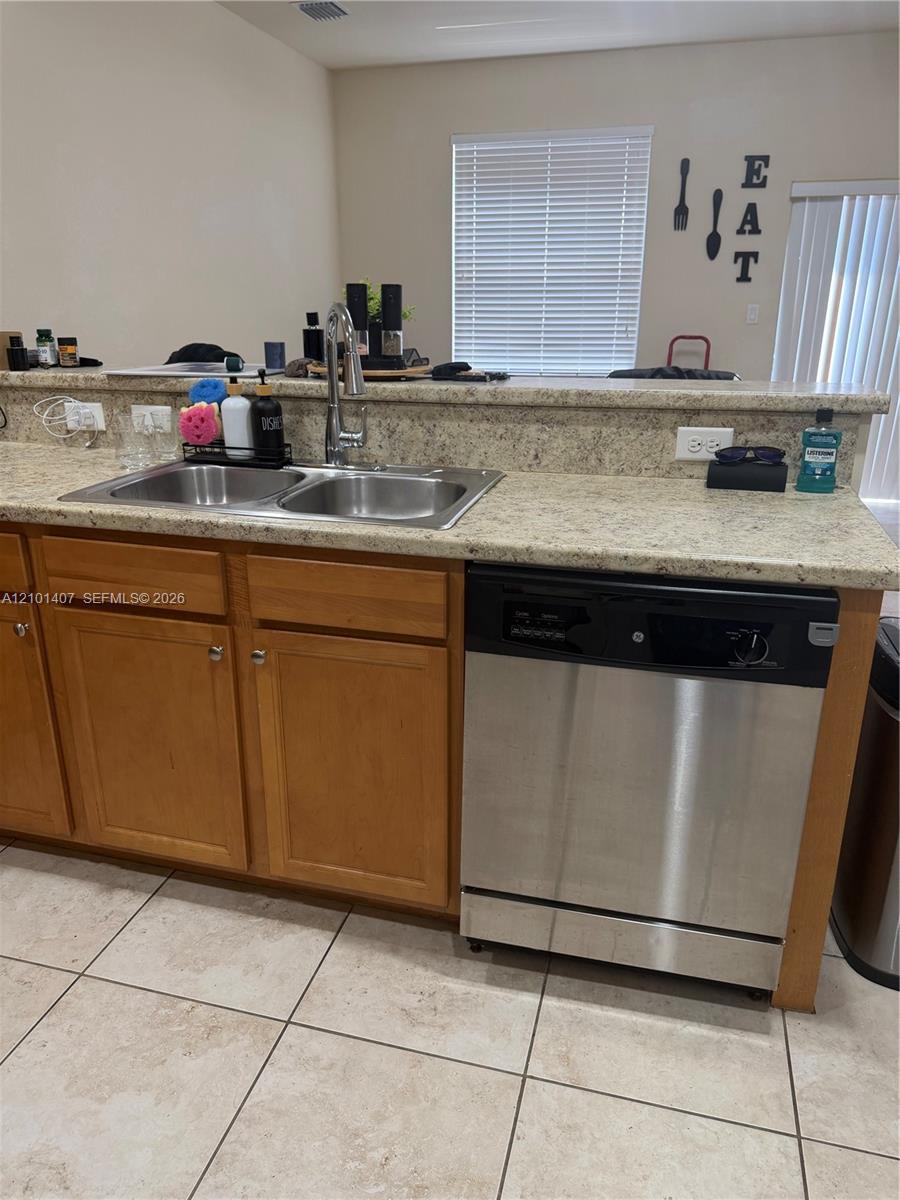 8929 W 35th Way, Hialeah FL 33018 photo 5