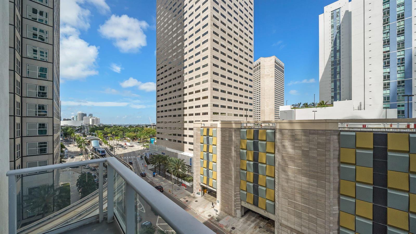 300 S BISCAYNE Boulevard # 832, Miami FL 33131 photo 2