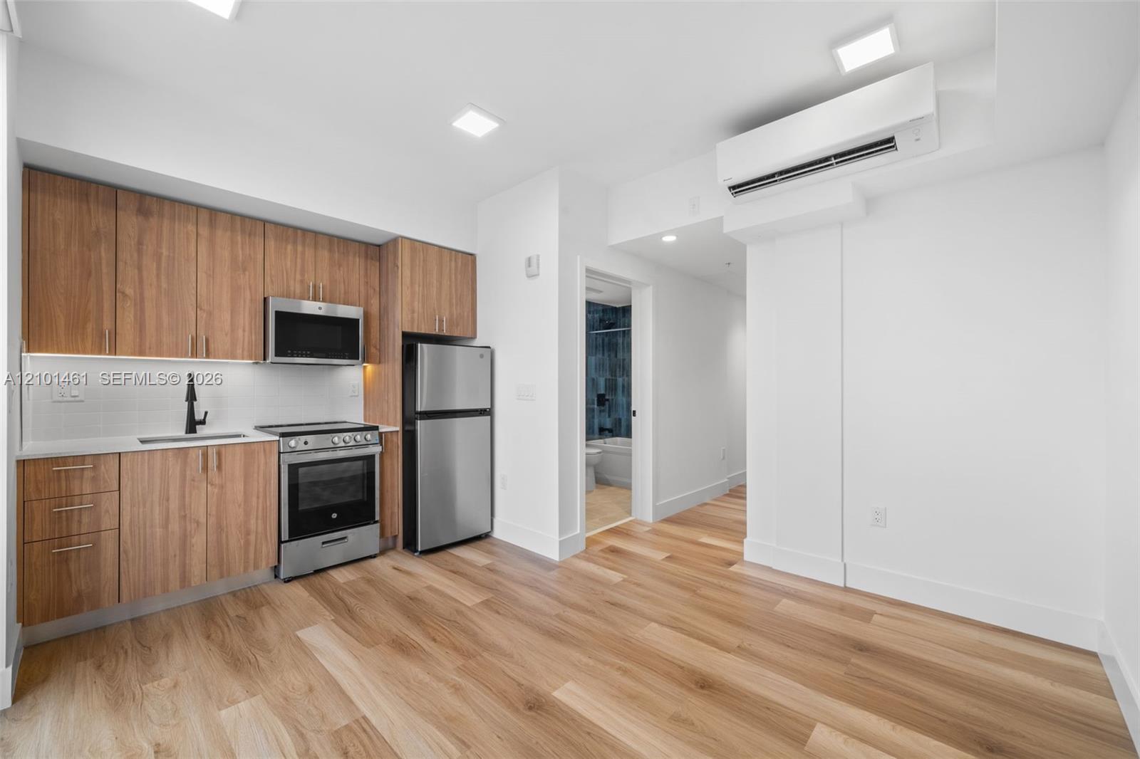 650 SW 1st St # 406, Miami FL 33130 photo 5
