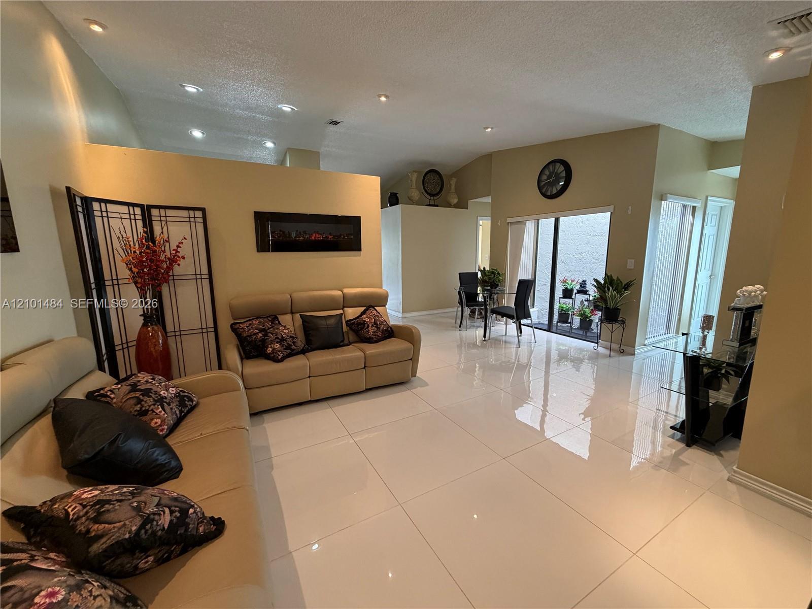 17819 NW 66th Ct Cir, Hialeah FL 33015 photo 5