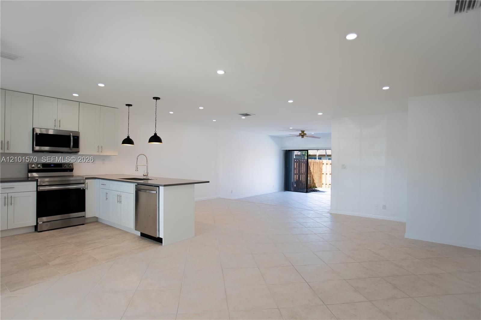 2615 SW 74th Ter, Davie FL 33314 photo 3