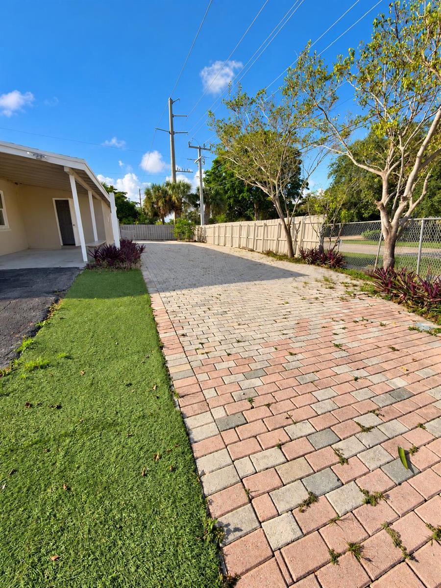 1500 NE 42ND Court, Pompano Beach FL 33064 photo 2