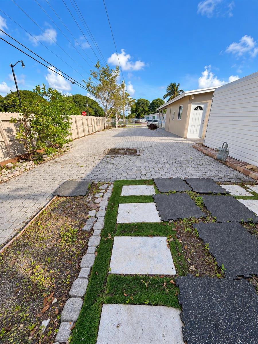 1500 NE 42ND Court, Pompano Beach FL 33064 photo 3