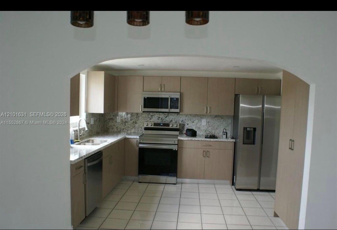 9030 SW 203rd Ter, Cutler Bay FL 33189 photo 3