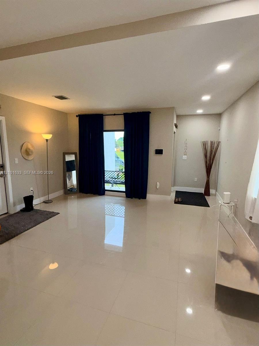 Hallandale Beach, FL 33009 photo 2