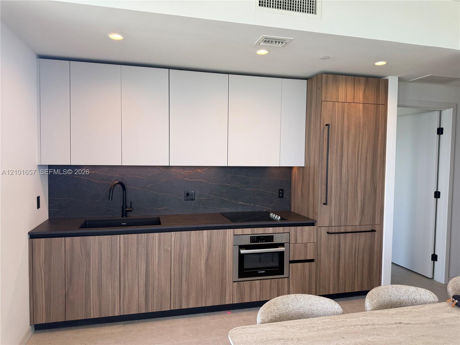 13899 Biscayne Blvd # 1501, North Miami Beach FL 33181 photo 5