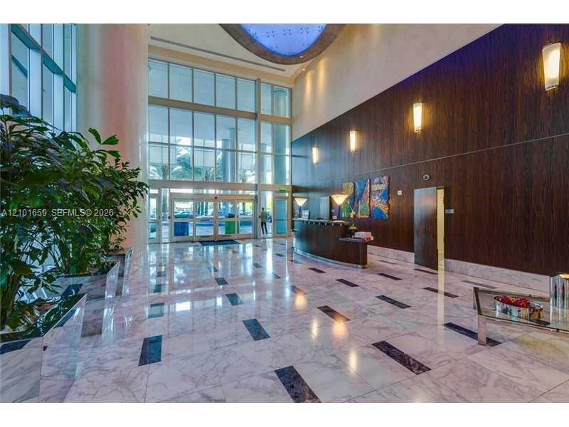 185 SW 7th St # 3006, Miami FL 33130 photo 2