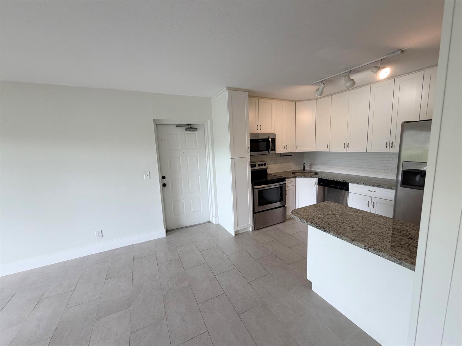 1112 GREEN PINE Boulevard # F1, West Palm Beach FL 33409 photo 4