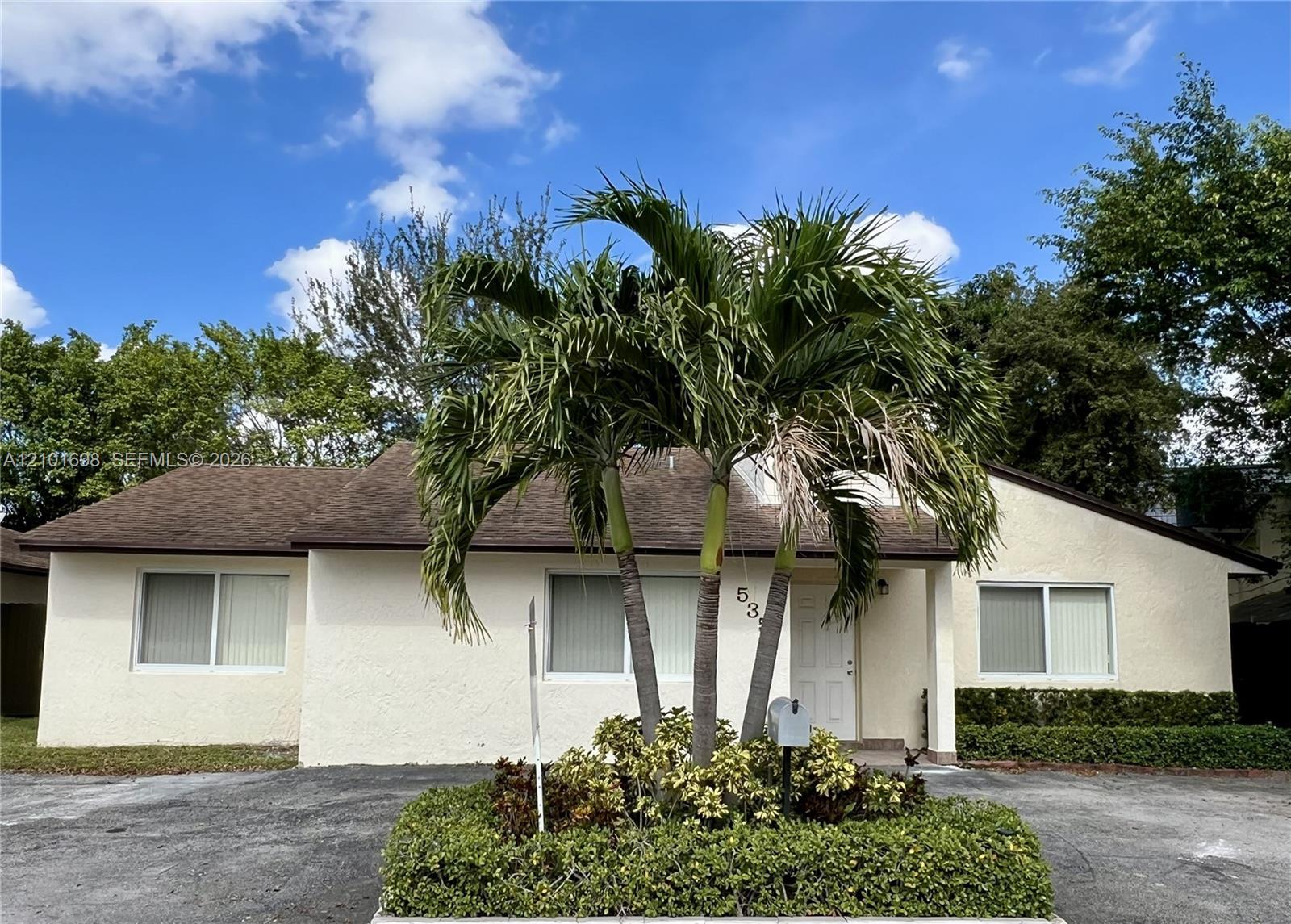 535 W 79th Pl, Hialeah FL 33014