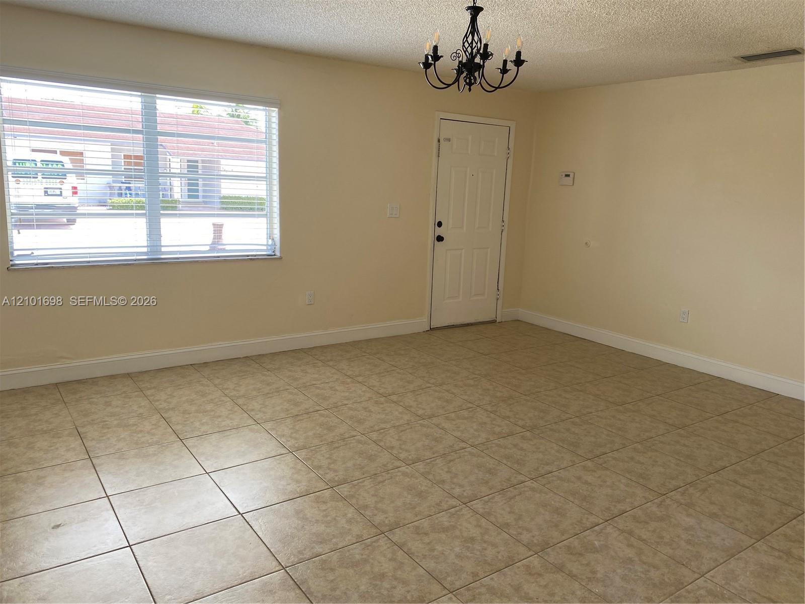 535 W 79th Pl, Hialeah FL 33014 photo 4