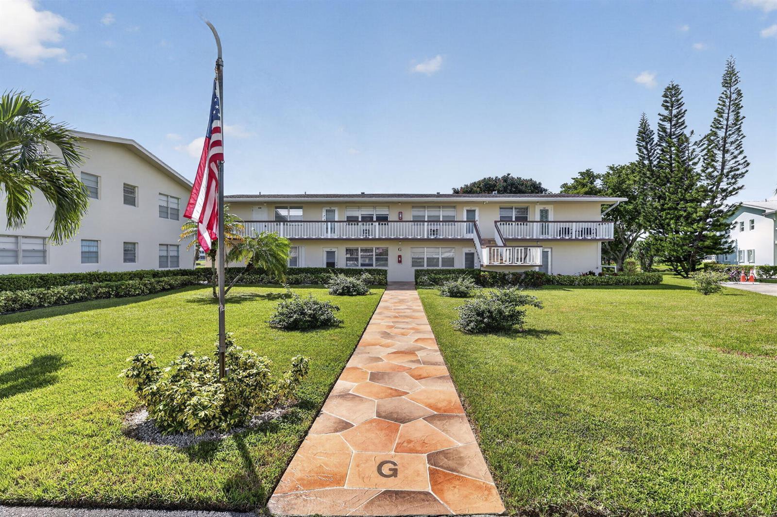 135 Somerset G, West Palm Beach FL 33417 photo 2
