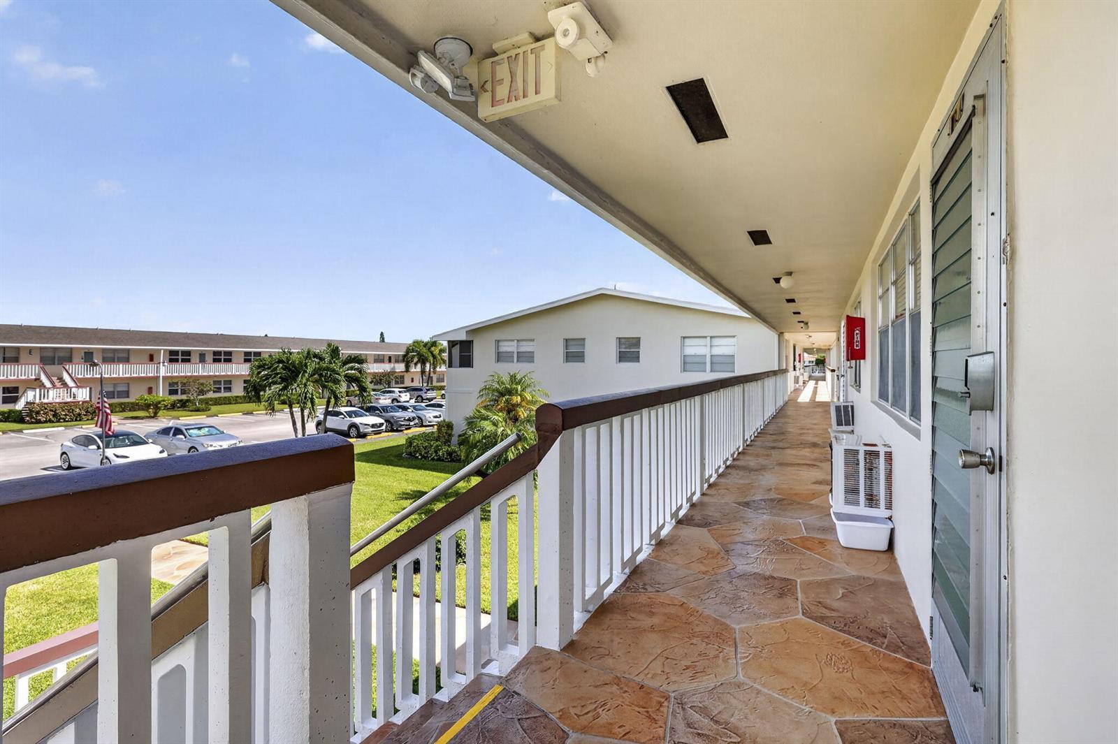 135 Somerset G, West Palm Beach FL 33417 photo 4