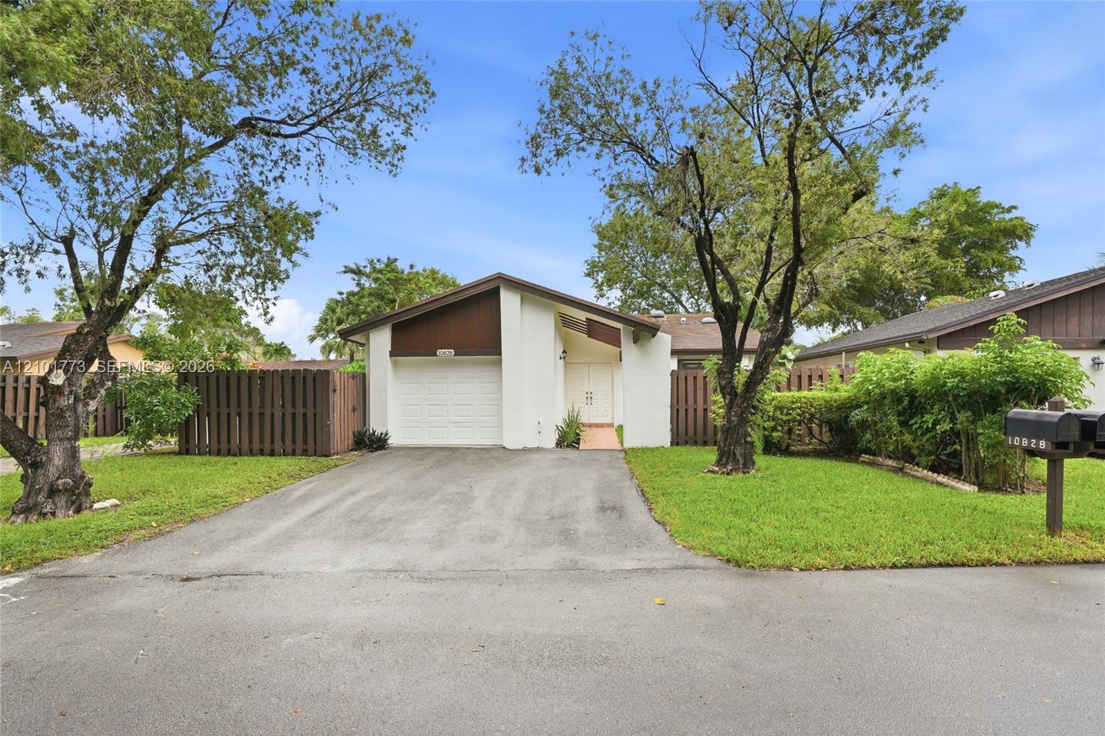 10828 SW 132nd Cir Ct, Miami FL 33186 photo 2