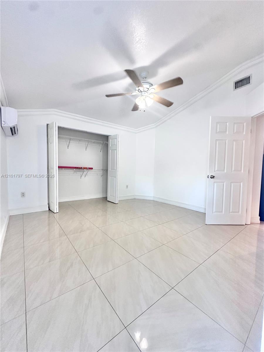 3465 NW 5th St, Miami FL 33125