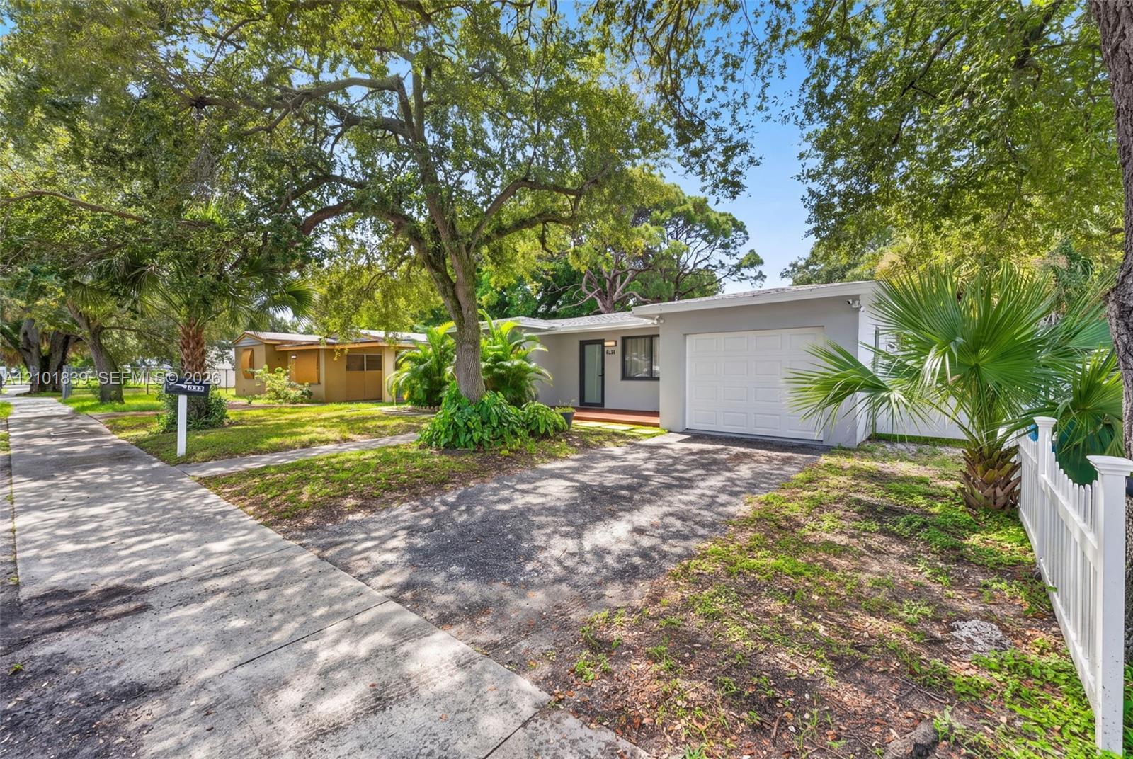 433 NW 15th Way, Fort Lauderdale FL 33311 photo 3