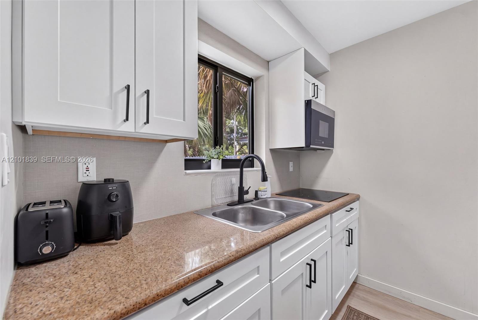 433 NW 15th Way, Fort Lauderdale FL 33311 photo 5