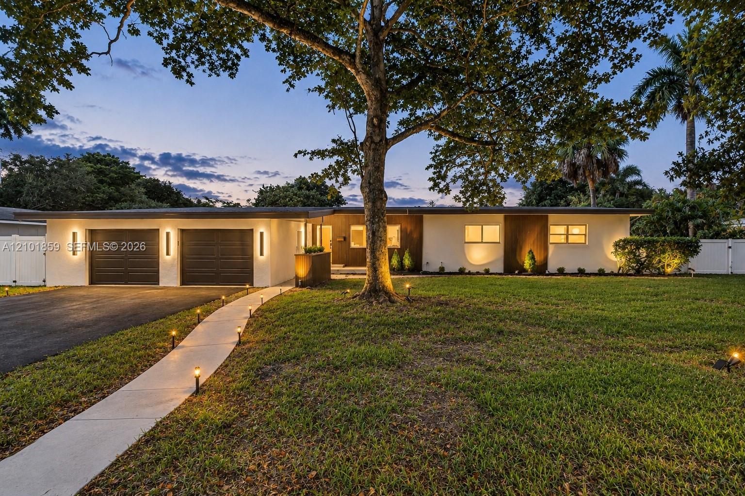 724 Garden Ct, Plantation FL 33317 photo 2