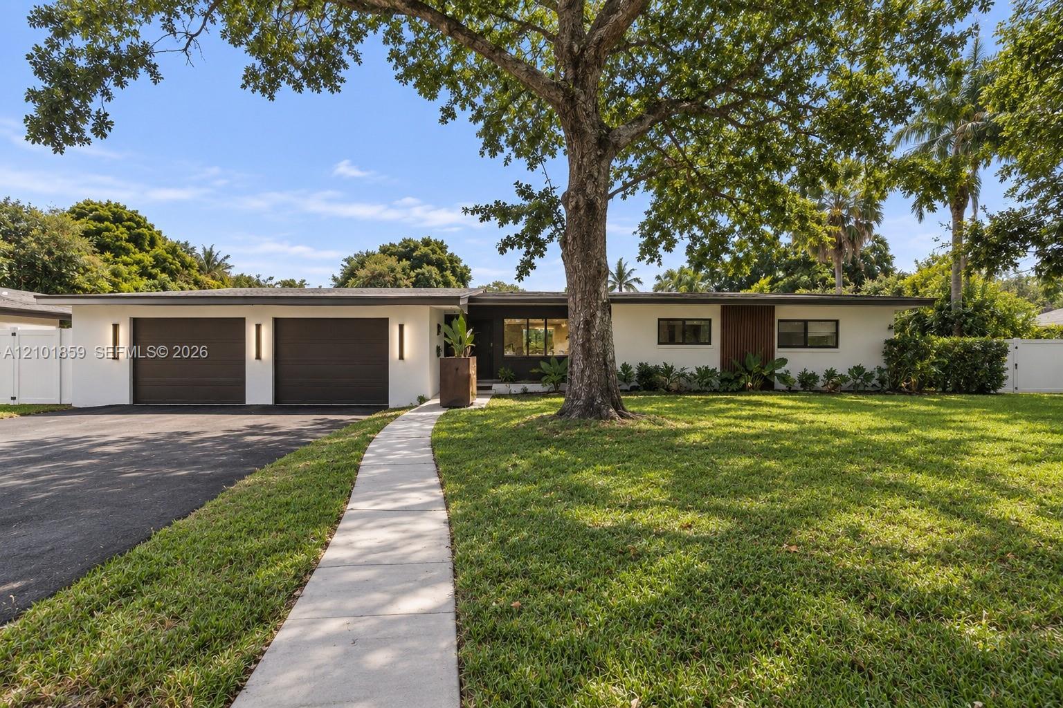 724 Garden Ct, Plantation FL 33317 photo 3