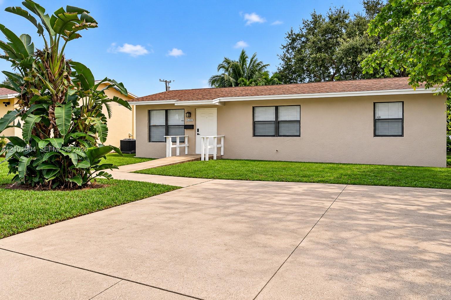 1422 S N St, Lake Worth FL 33460