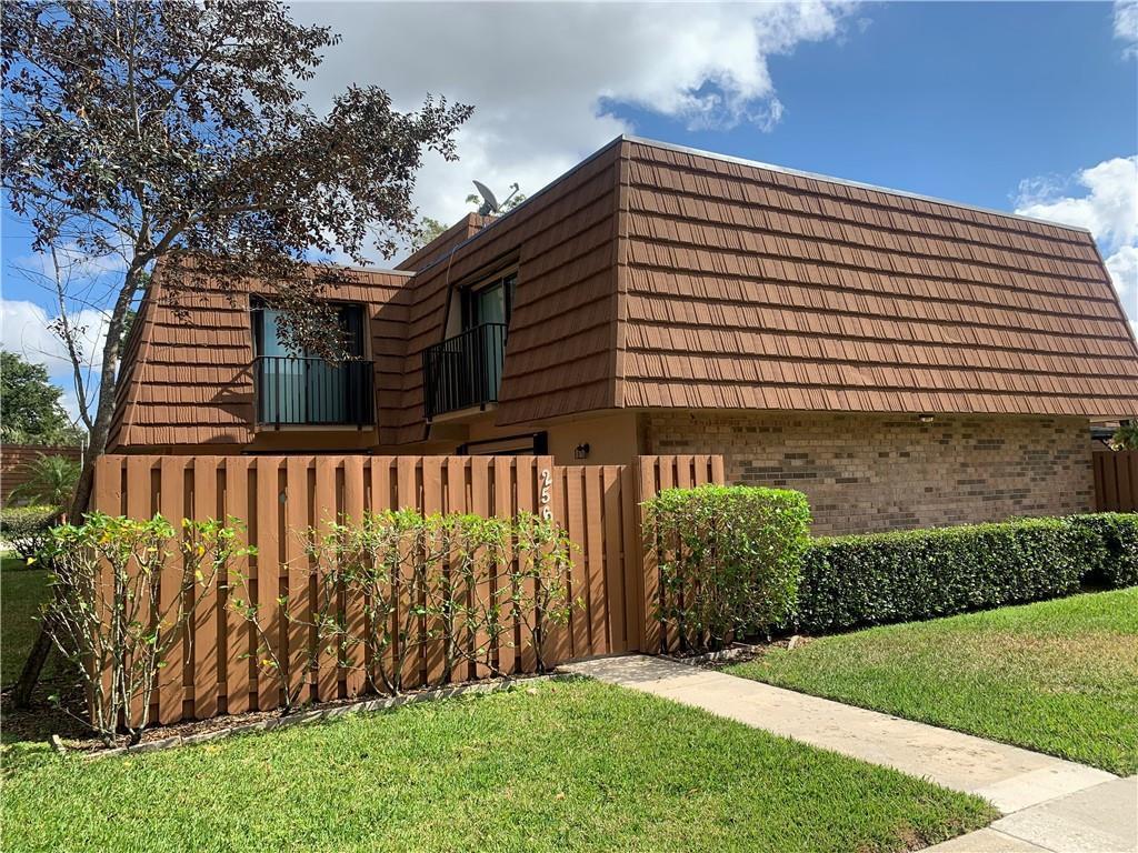 2566 CAMELOT Court, Cooper City FL 33026 photo 2