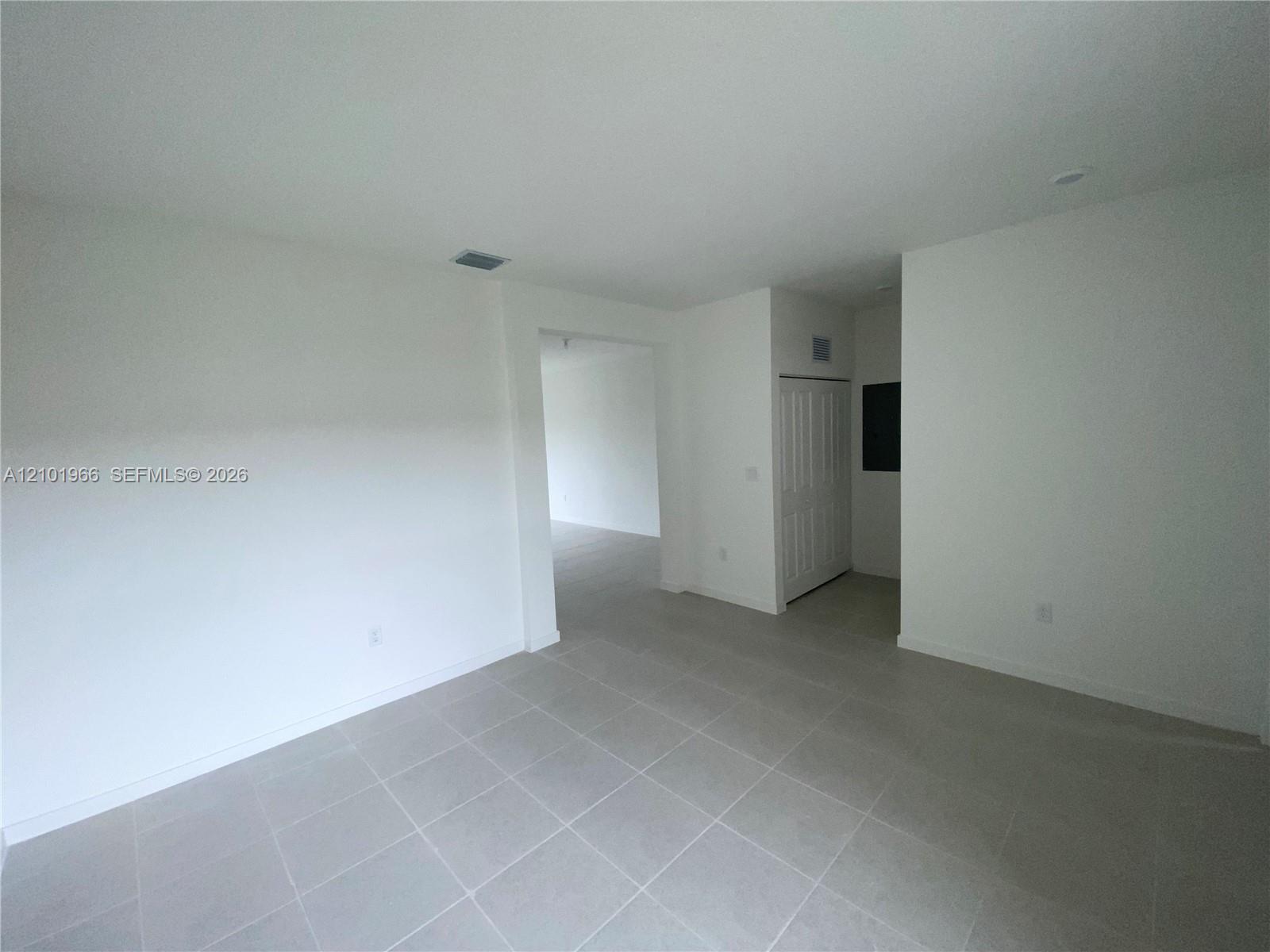 2589 SE 25th Dr, Homestead FL 33035 photo 2
