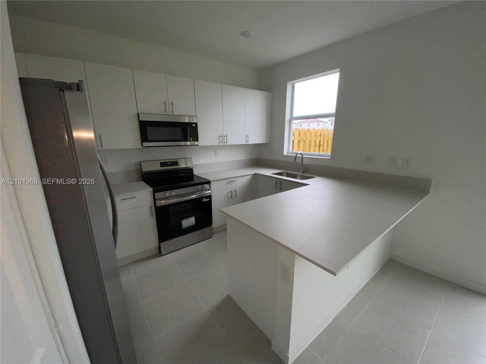 2589 SE 25th Dr, Homestead FL 33035 photo 3