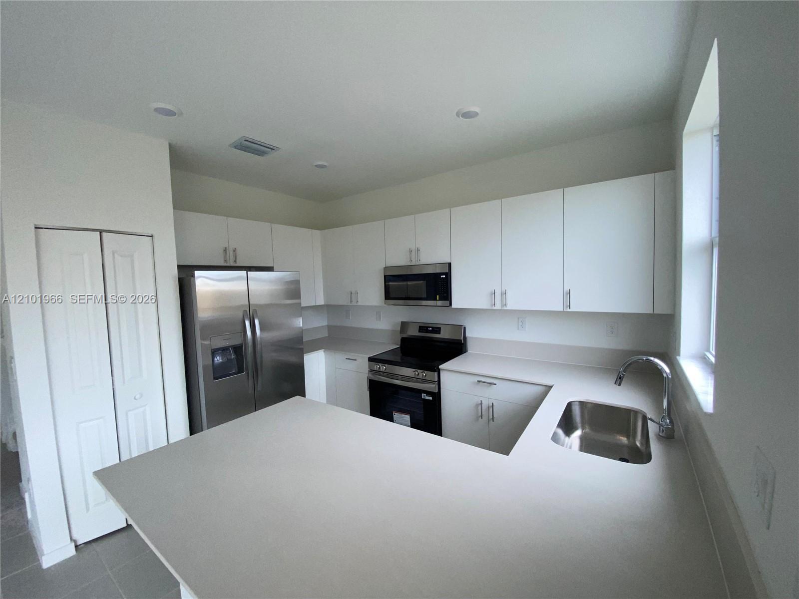 2589 SE 25th Dr, Homestead FL 33035 photo 4