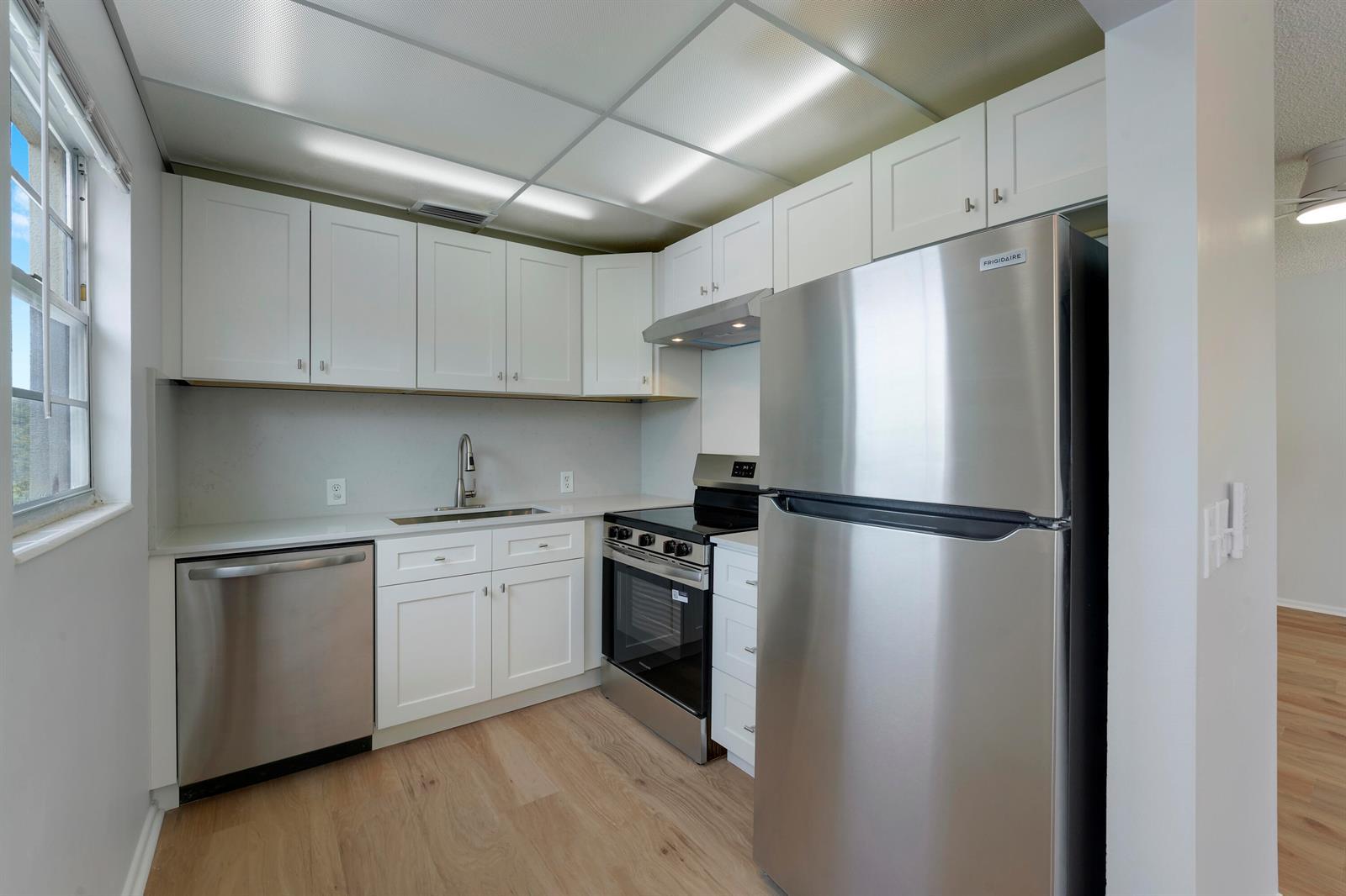 290 Dorset G, Boca Raton FL 33434 photo 2