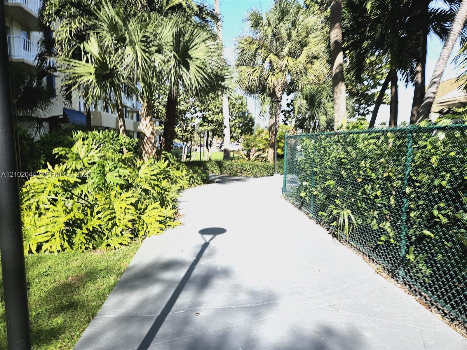 4550 NW 9th St # 303E, Miami FL 33126 photo 2