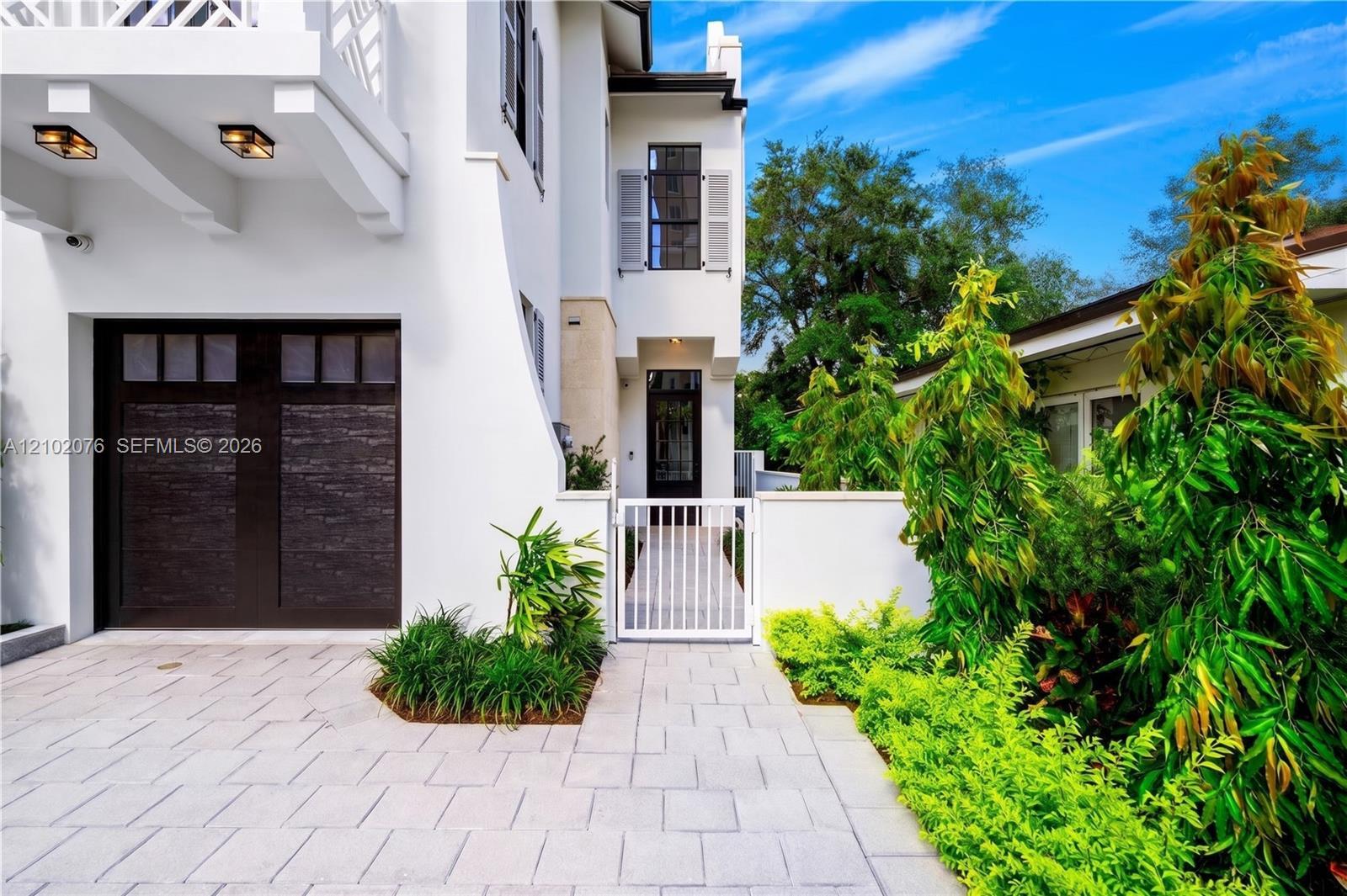 2710 Le Jeune Rd, Coral Gables FL 33134 photo 2