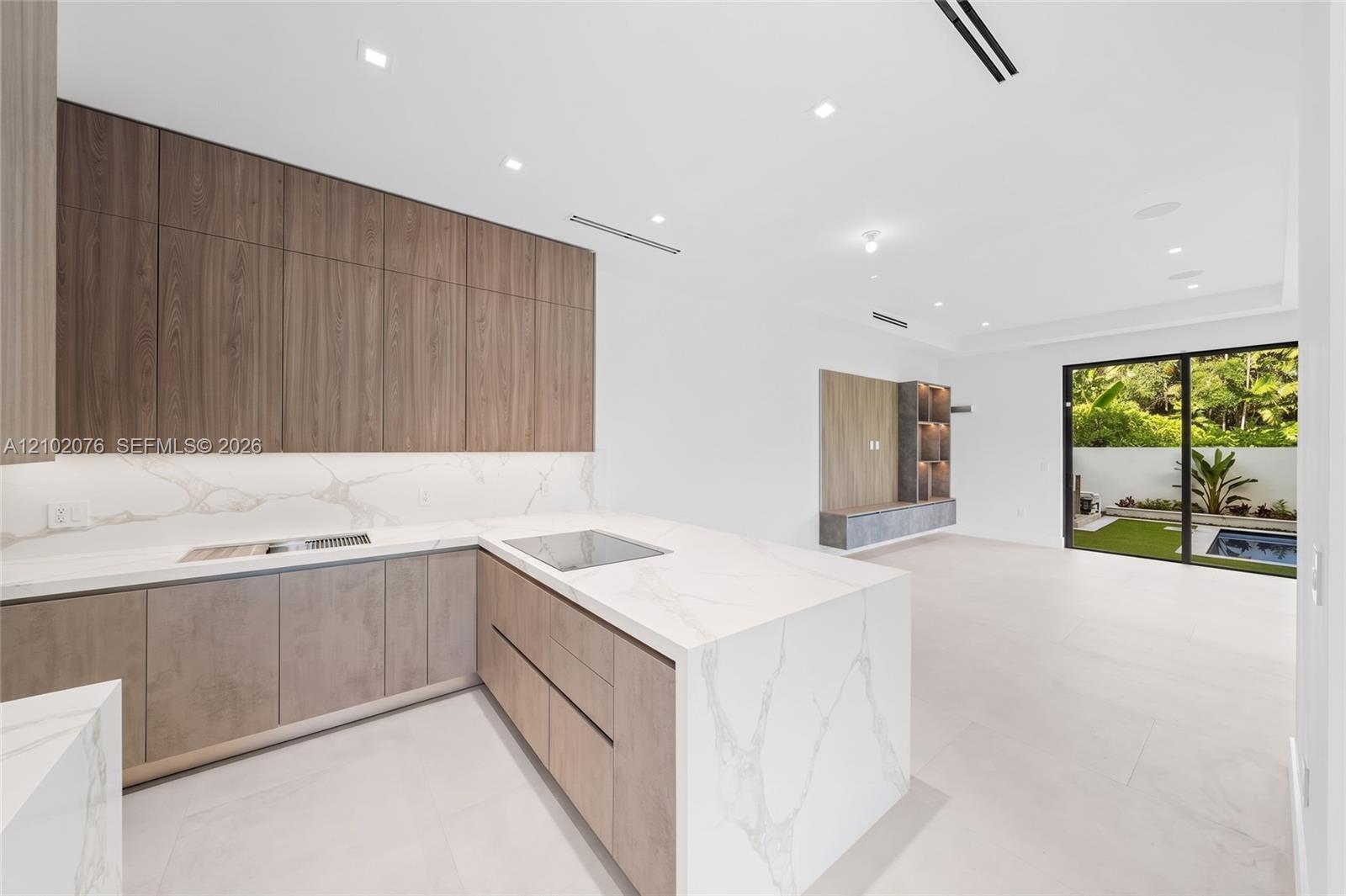 2710 Le Jeune Rd, Coral Gables FL 33134 photo 4