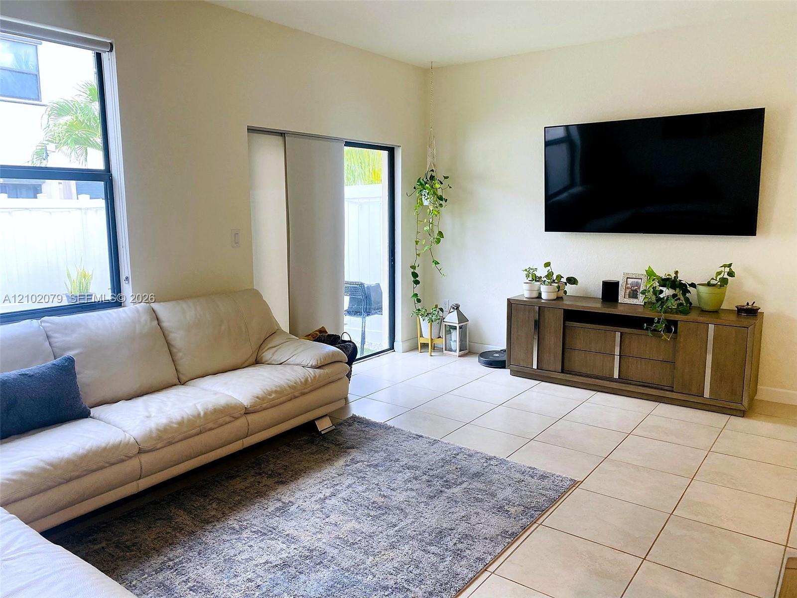 10492 W 33rd Ln, Hialeah FL 33018 photo 2