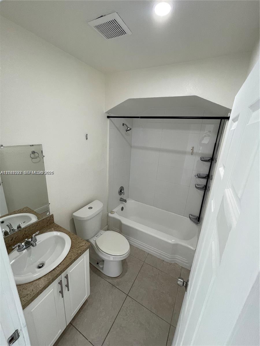 7001 NW 4th Ct, Miami FL 33150 photo 2