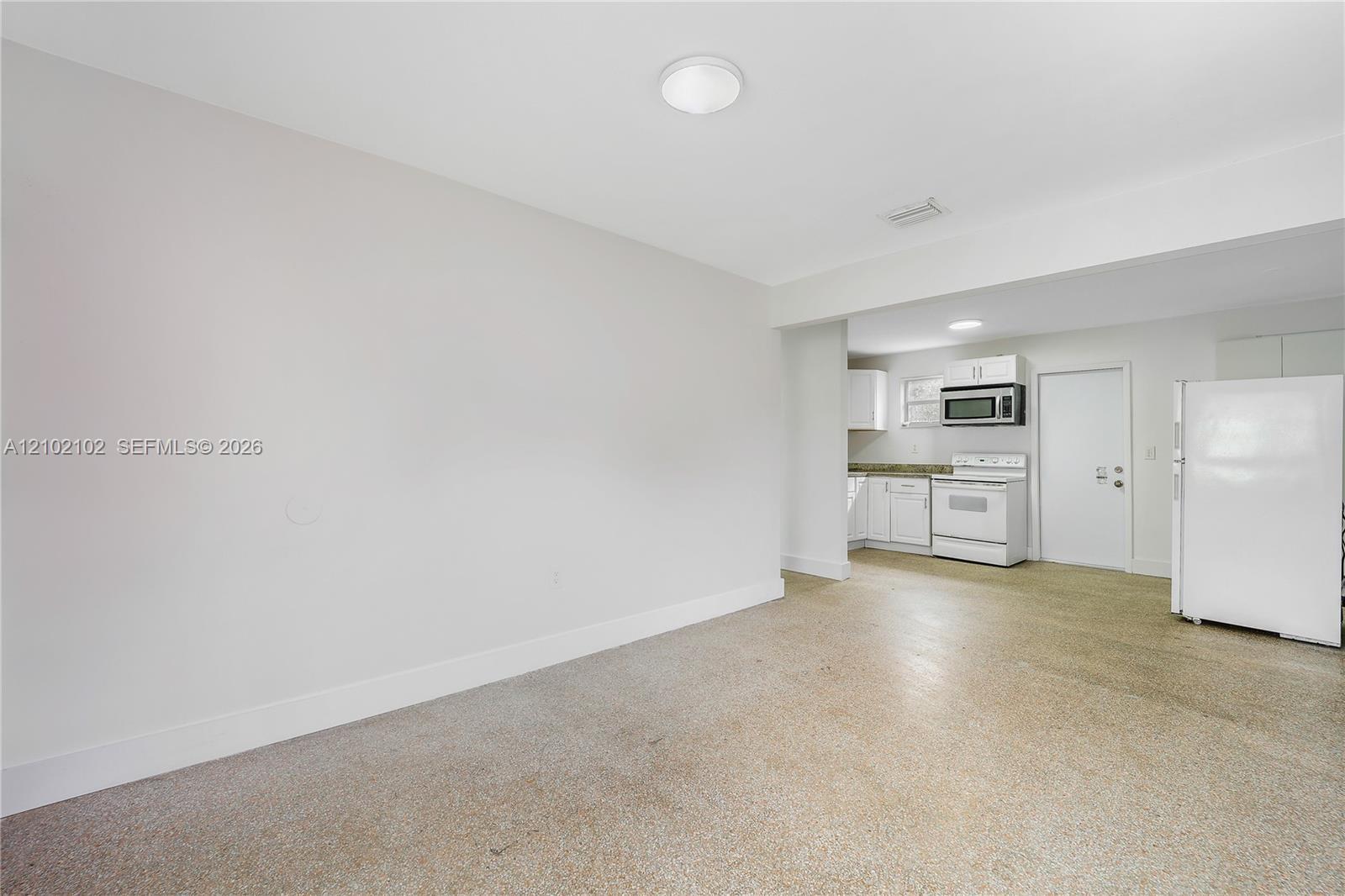 570 NE 132nd St, North Miami FL 33161 photo 2
