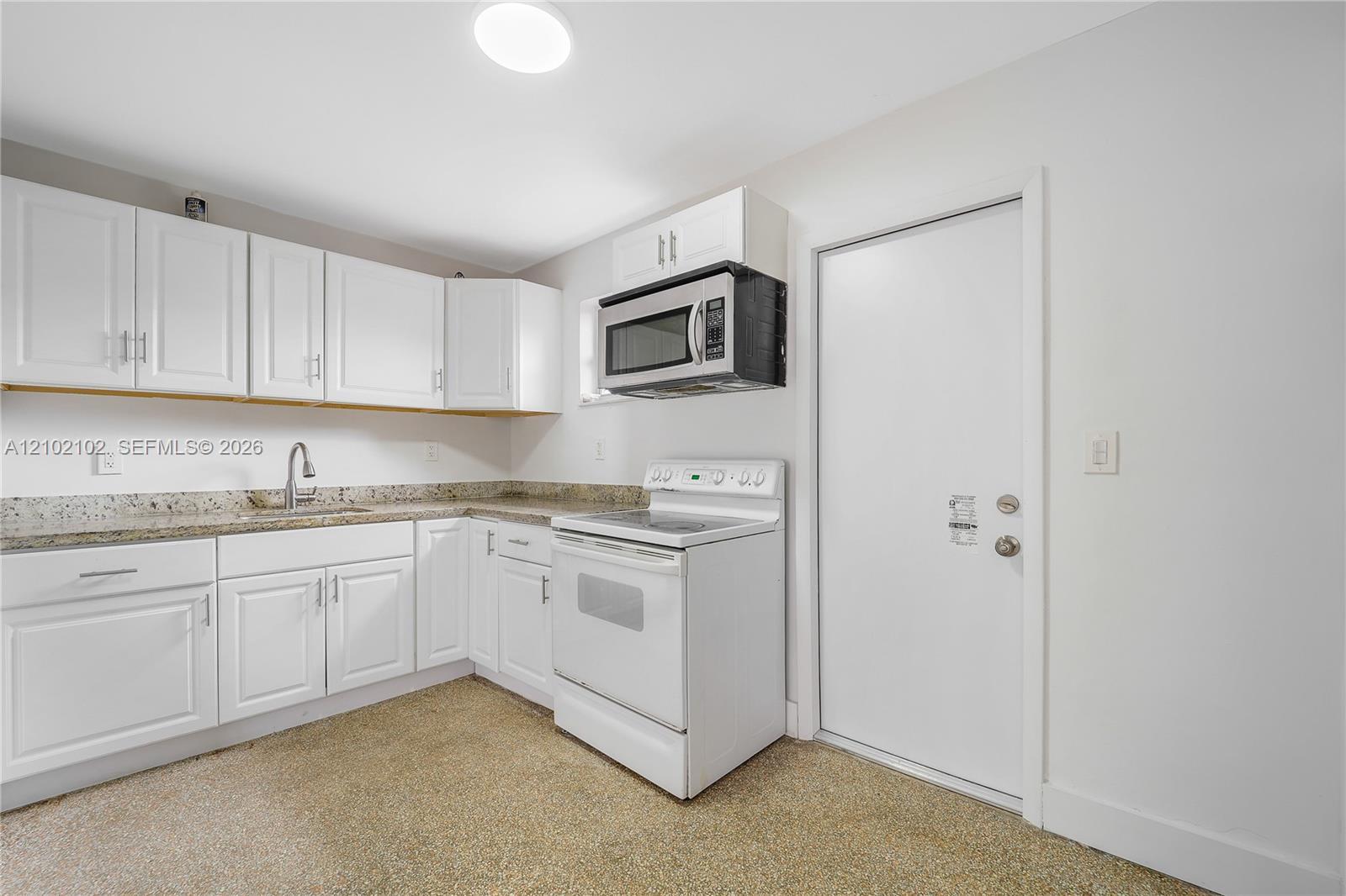 570 NE 132nd St, North Miami FL 33161 photo 4