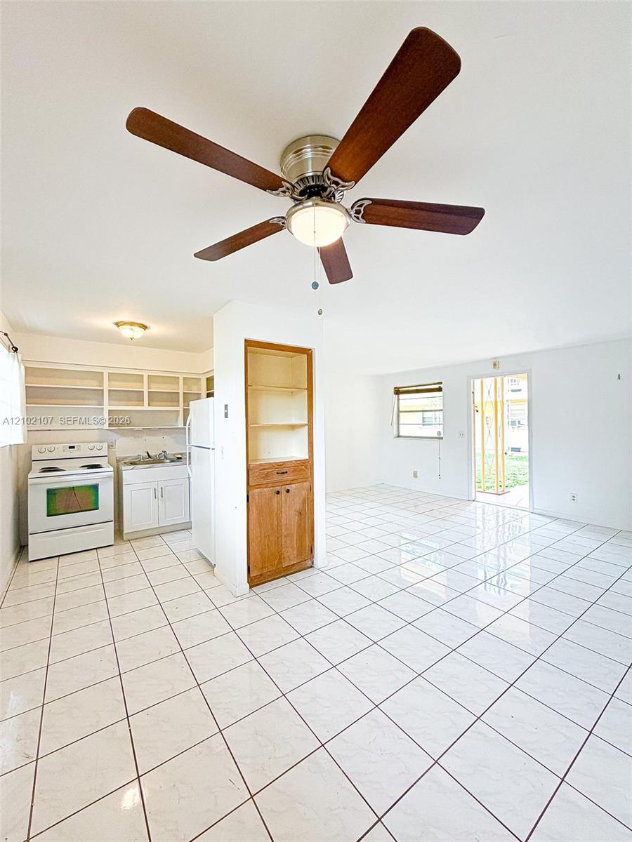 1401 Grant St # 3, Hollywood FL 33020 photo 2